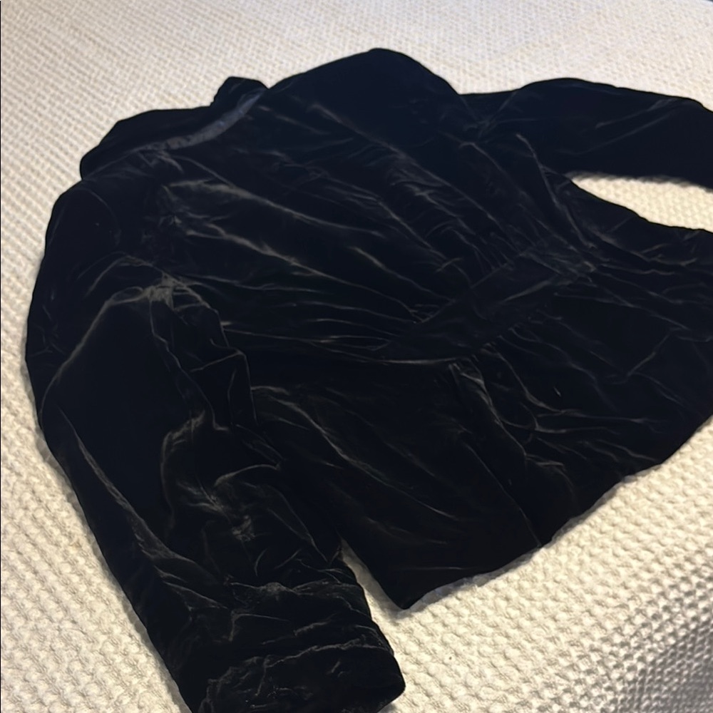 Chic Black Velvet Blazer - Picture 6 of 6
